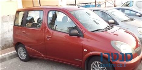 2002' Toyota Yaris Verso photo #3