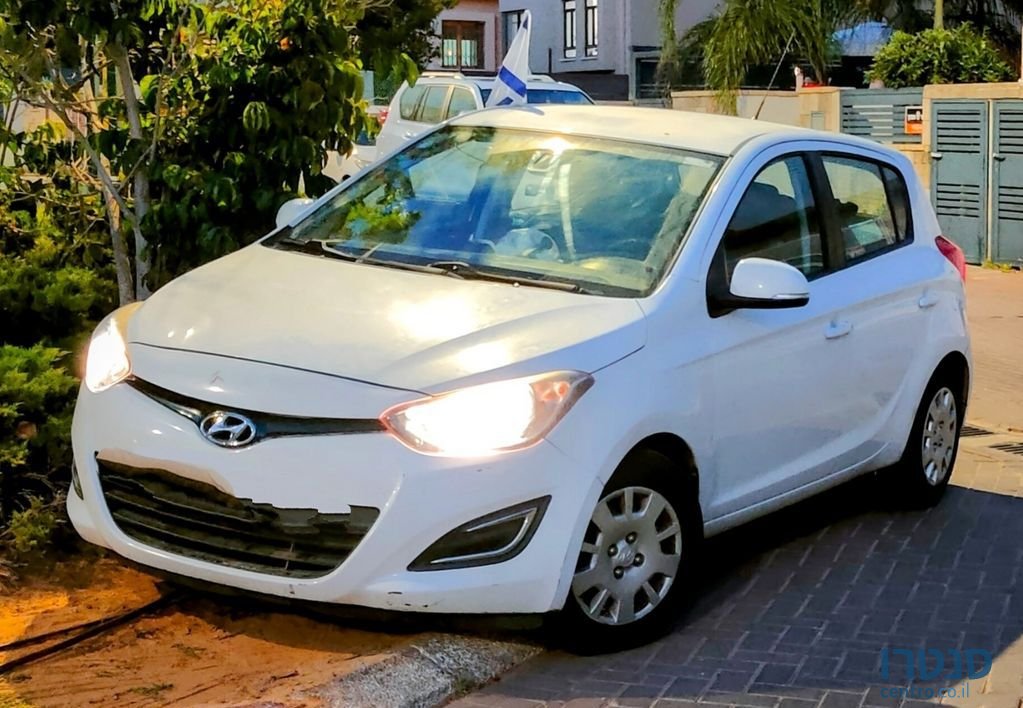 2014' Hyundai i20 יונדאי photo #5