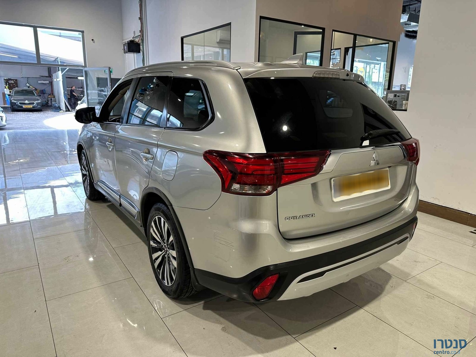 2021' Mitsubishi Outlander photo #4