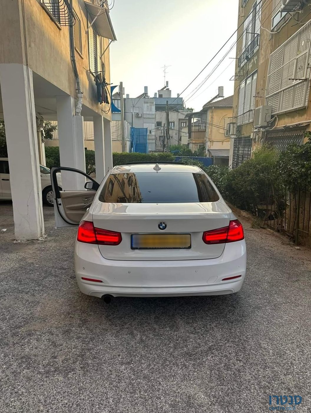 2016' BMW 318 ב.מ.וו photo #1