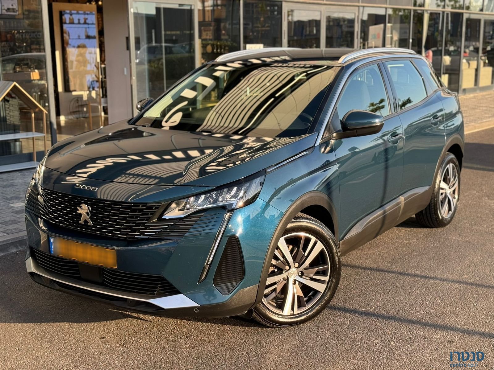 2021' Peugeot 3008 photo #1