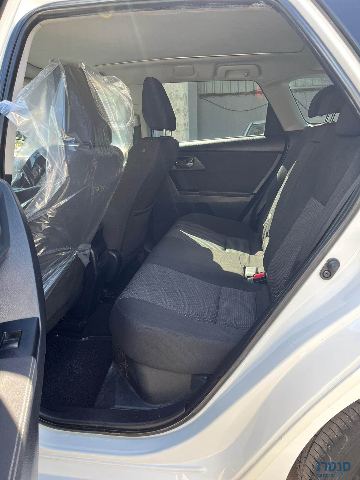 2015' Toyota Auris photo #5