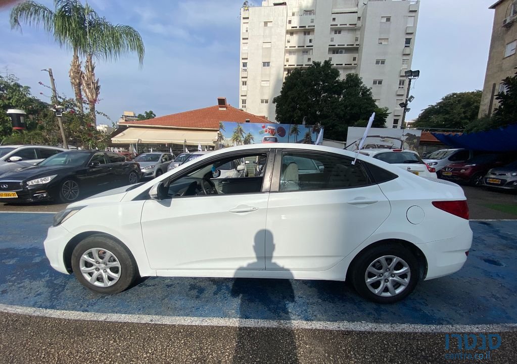 2012' Hyundai i25 יונדאי photo #5