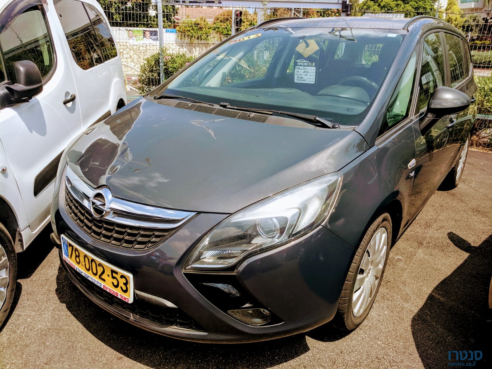 2013' Opel Zafira photo #1