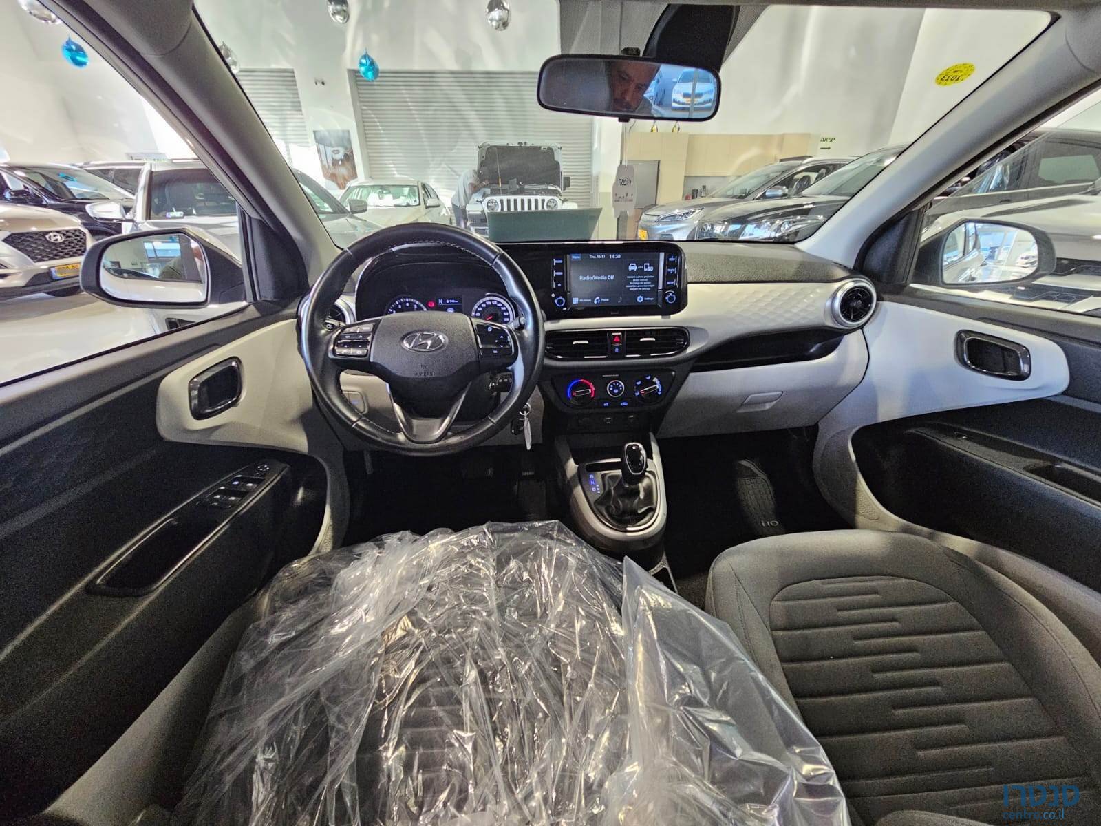 2021' Hyundai i10 photo #6