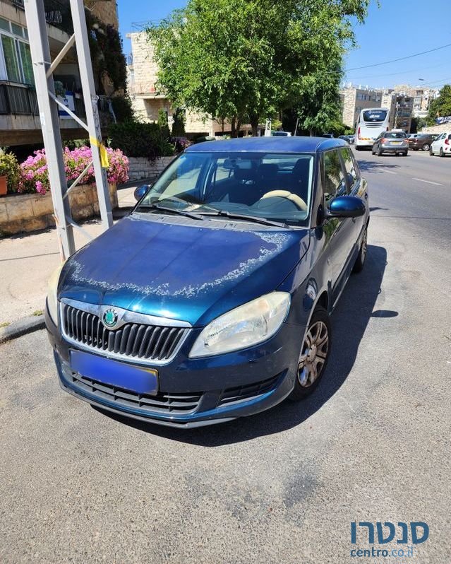 2012' Skoda Fabia סקודה פאביה photo #2
