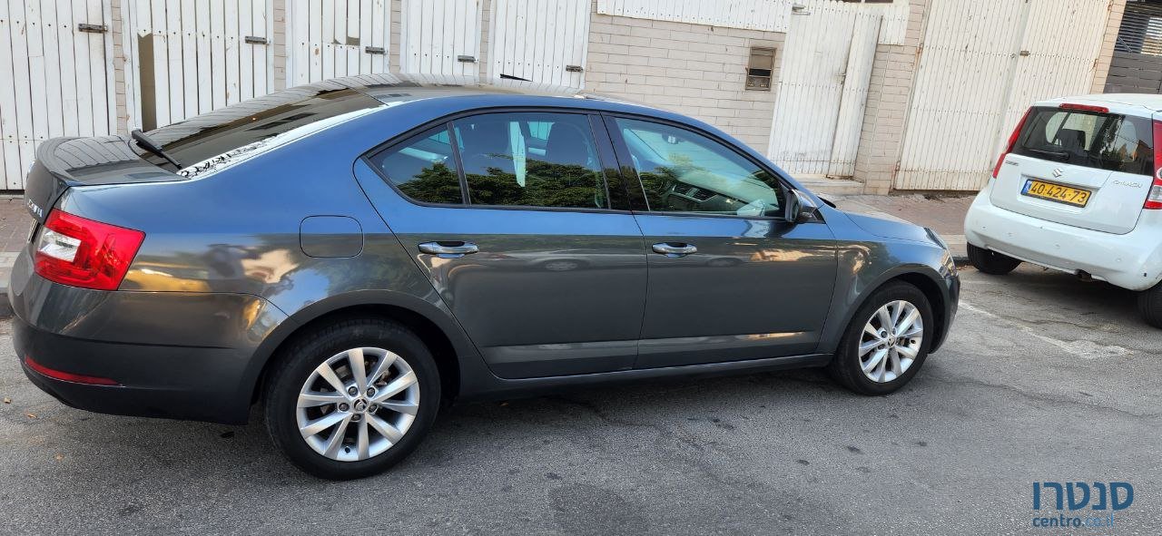 2019' Skoda Octavia Ambition photo #5