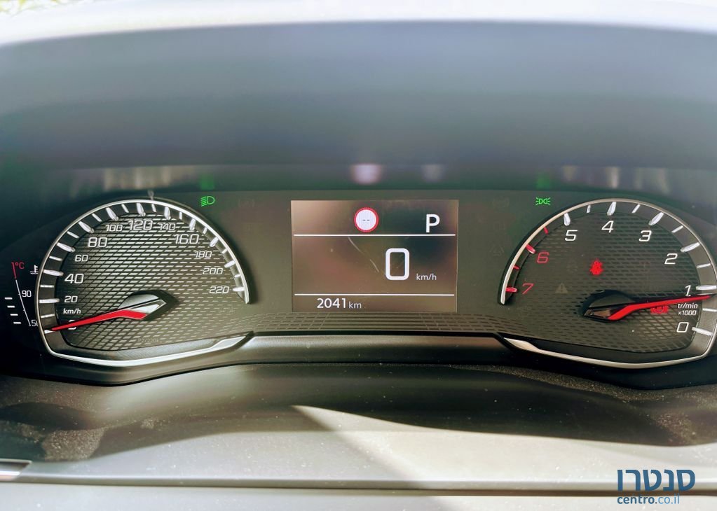 2023' Peugeot 2008 פיג'ו photo #2