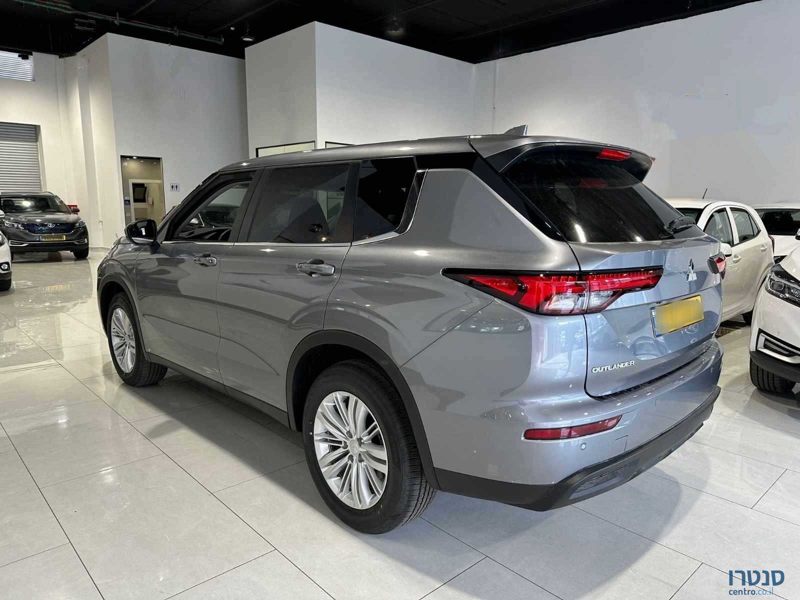 2024' Mitsubishi Outlander EXECUTIVE photo #3