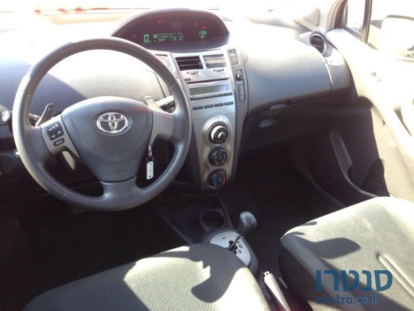 2010' Toyota Yaris photo #2