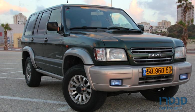 2003' Isuzu Trooper photo #2