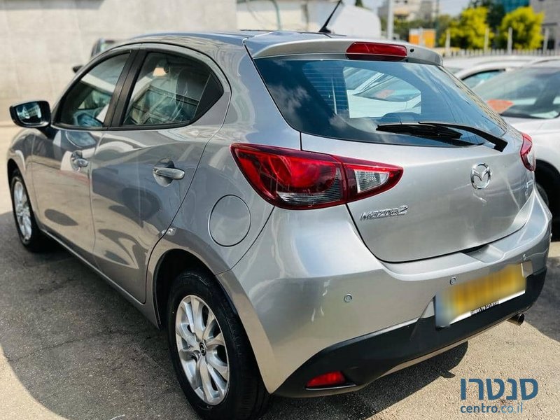 2020' Mazda 2 photo #2