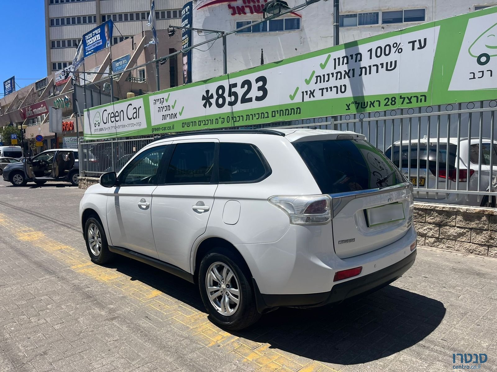 2014' Mitsubishi Outlander photo #7