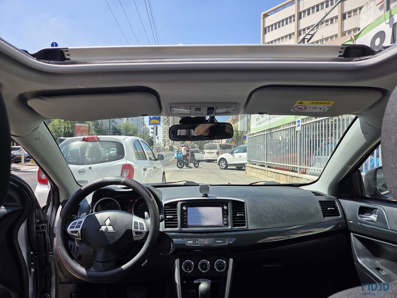 2017' Mitsubishi Lancer photo #2