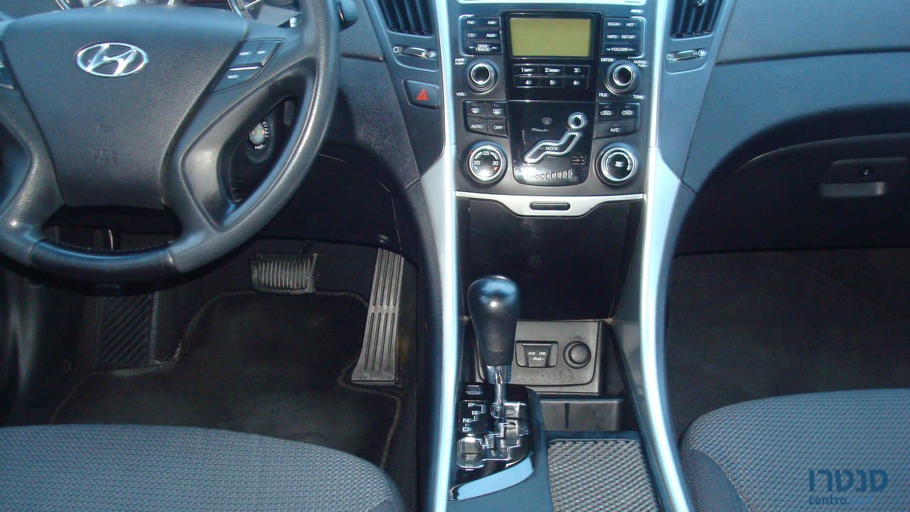 2011' Hyundai Sonata photo #6