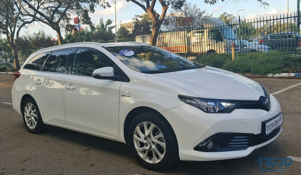 2018' Toyota Auris טויוטה אוריס photo #2
