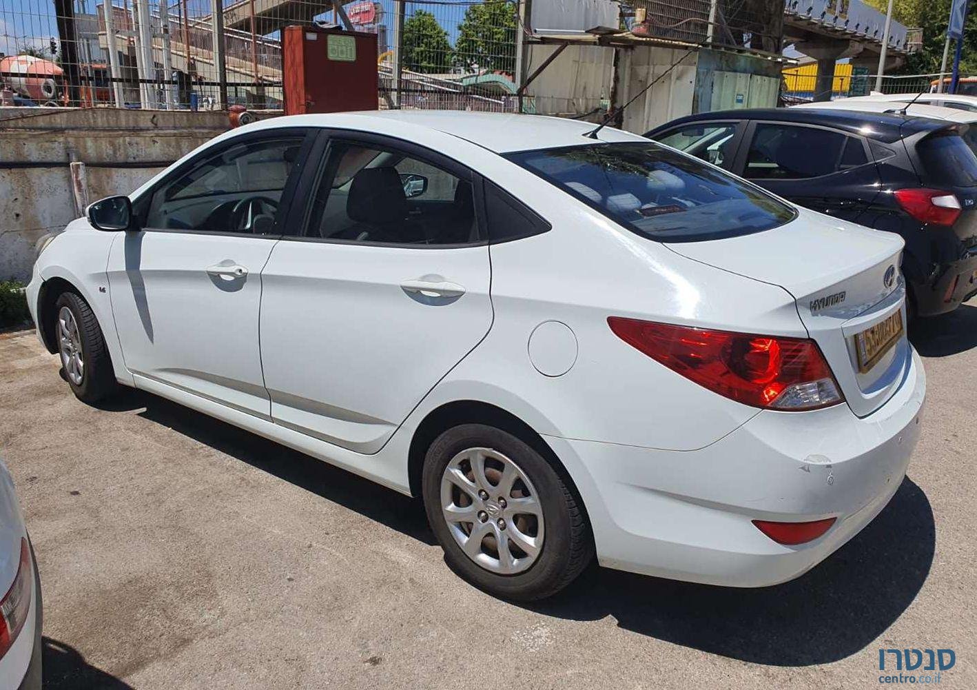 2011' Hyundai i25 יונדאי I25 photo #1