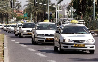 Таксист из Бат-Яма ограблен пассажирами