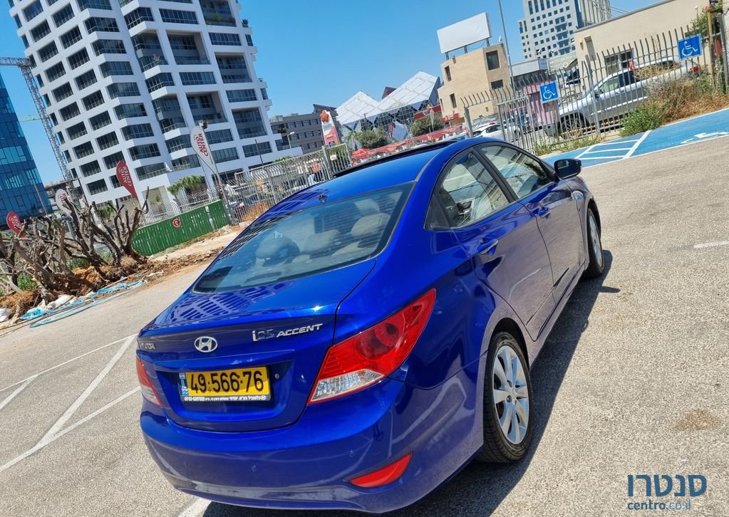 2011' Hyundai i25 יונדאי photo #1