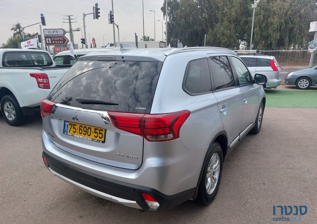 2017' Mitsubishi Outlander מיצובישי אאוטלנדר photo #4