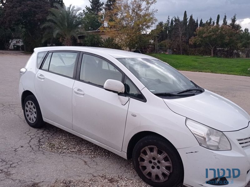 2010' Toyota Verso טויוטה ורסו photo #2