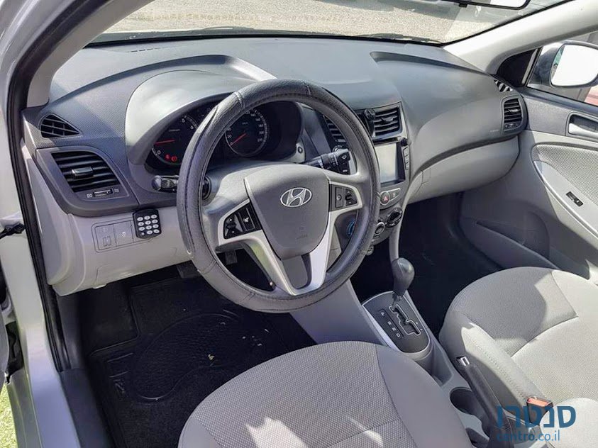 2014' Hyundai i25 photo #3