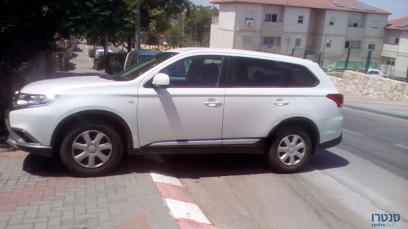 2015' Mitsubishi Outlander photo #1