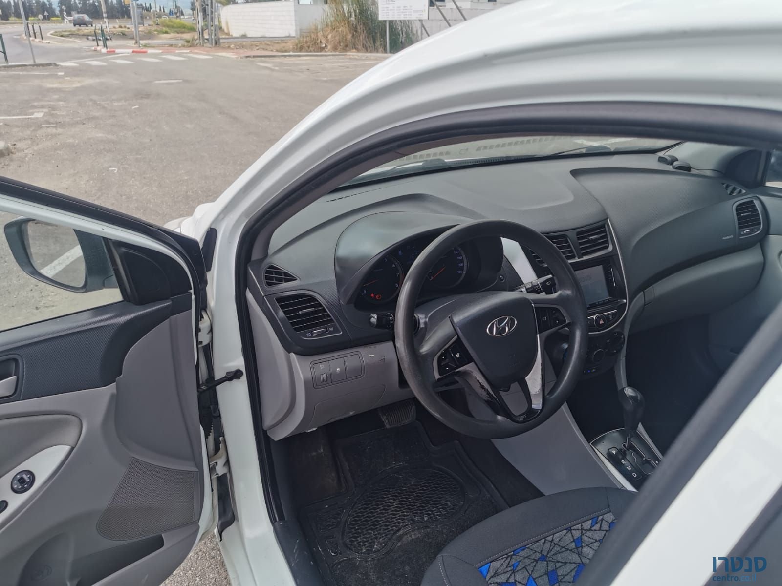 2015' Hyundai i25 יונדאי photo #2