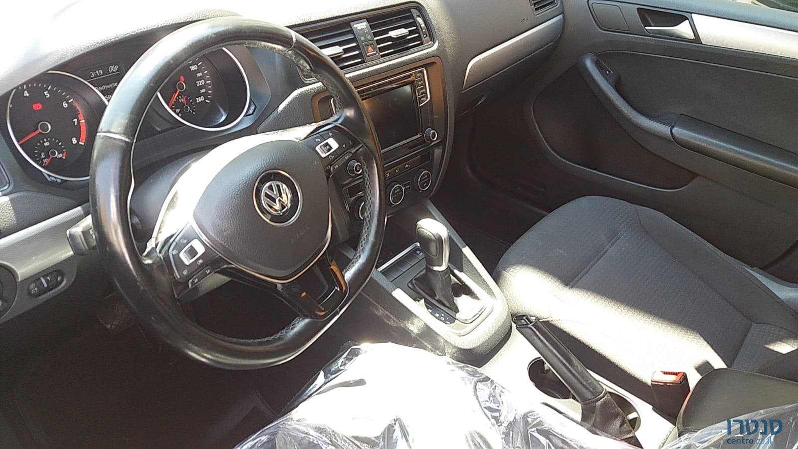 2015' Volkswagen Jetta photo #3