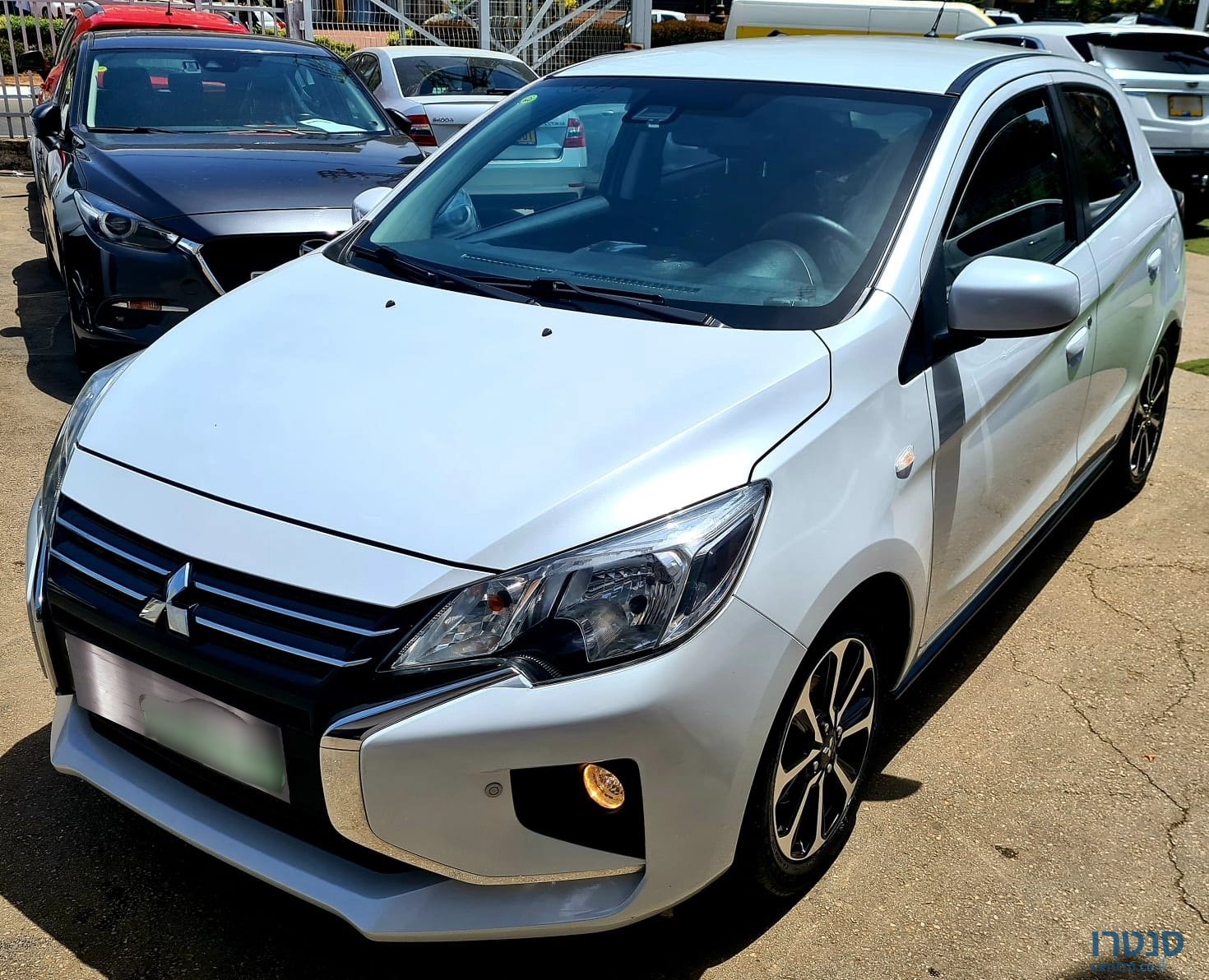 2020' Mitsubishi Space Star photo #1