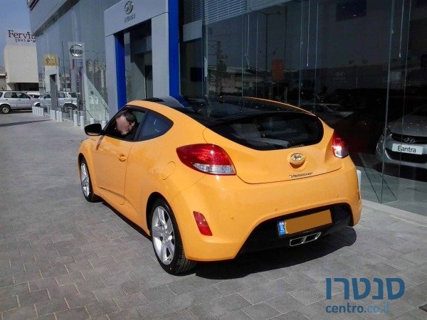 2013' Hyundai Veloster photo #3