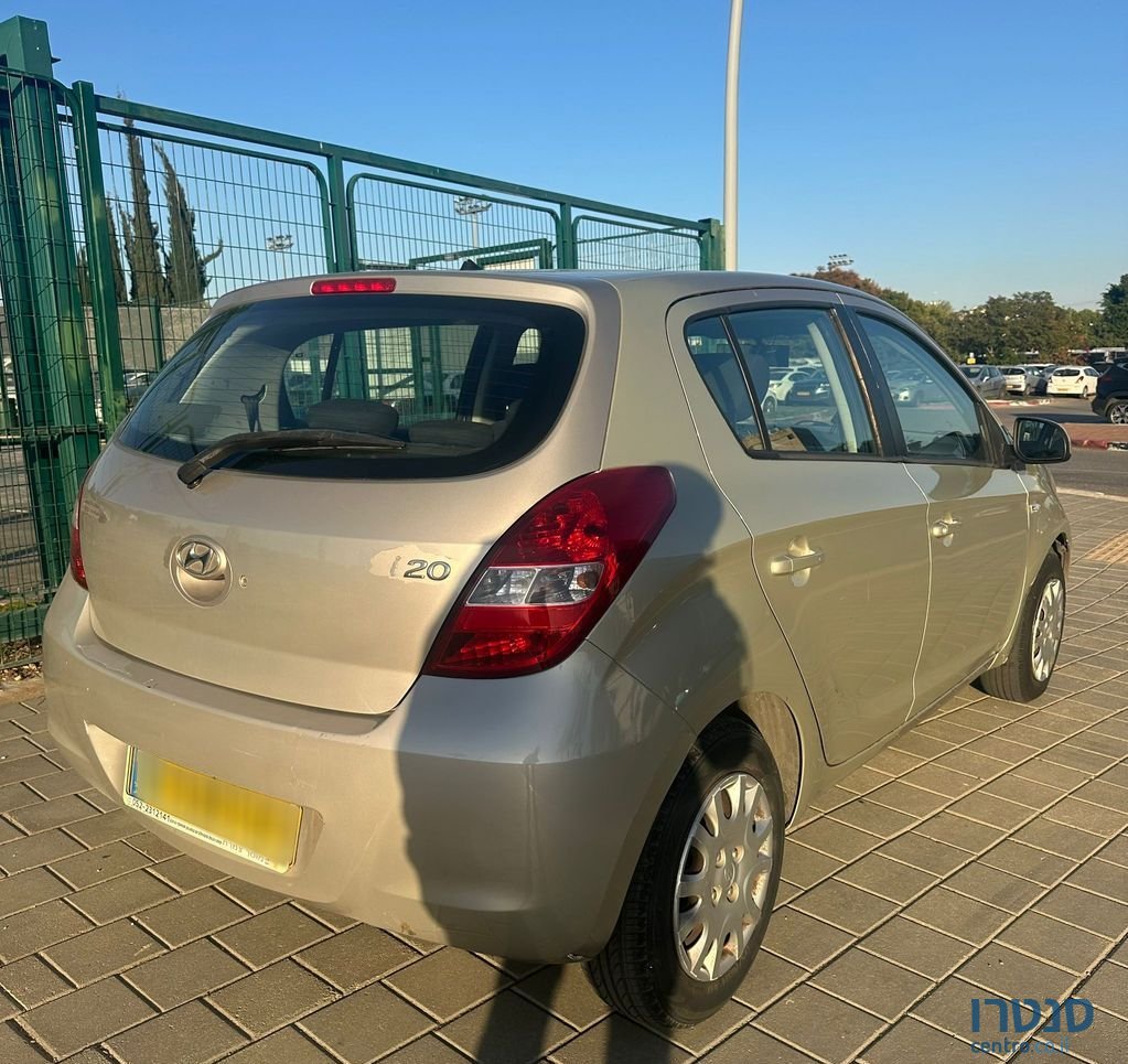 2012' Hyundai i20 יונדאי photo #4