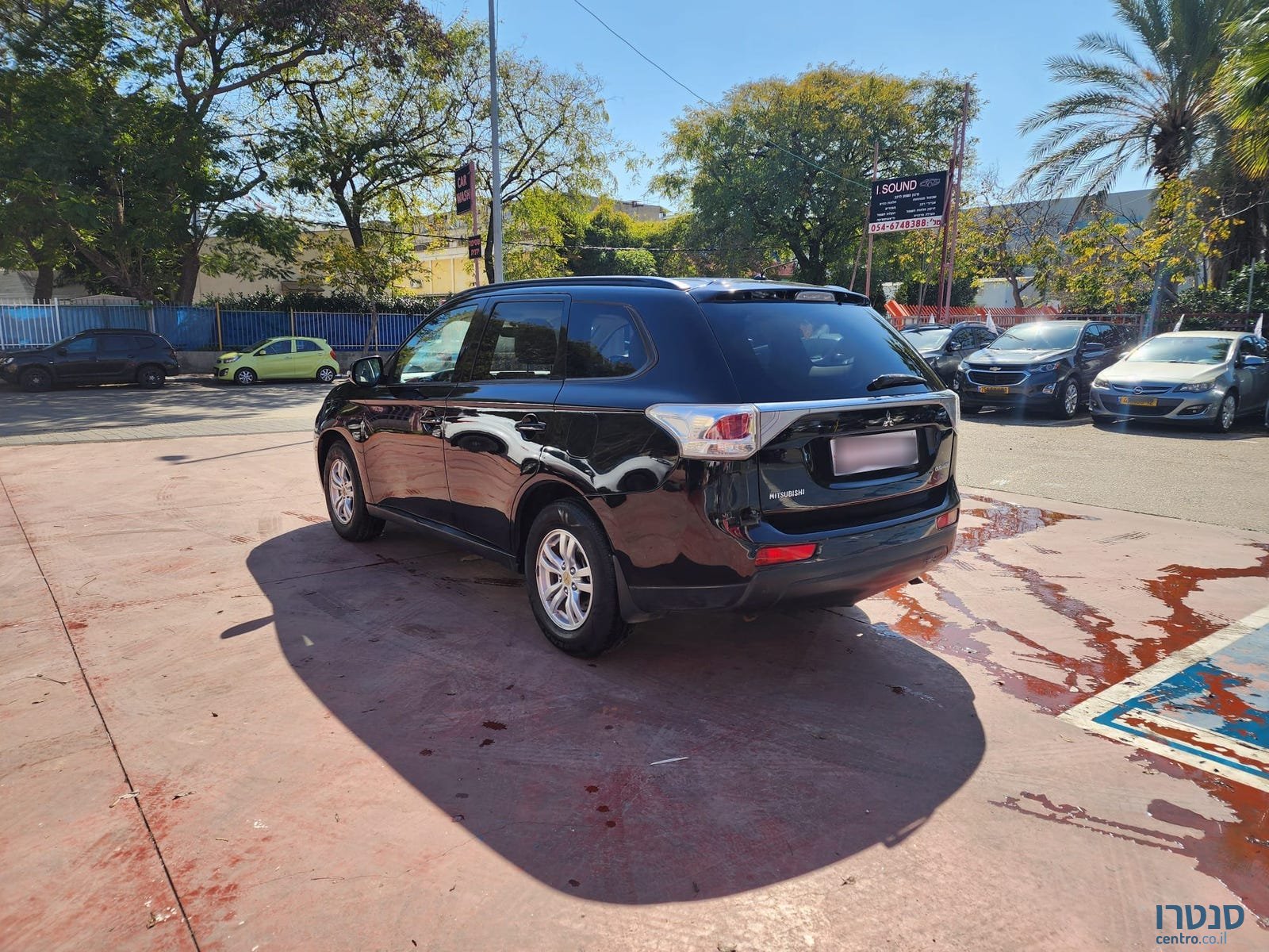 2014' Mitsubishi Outlander photo #2