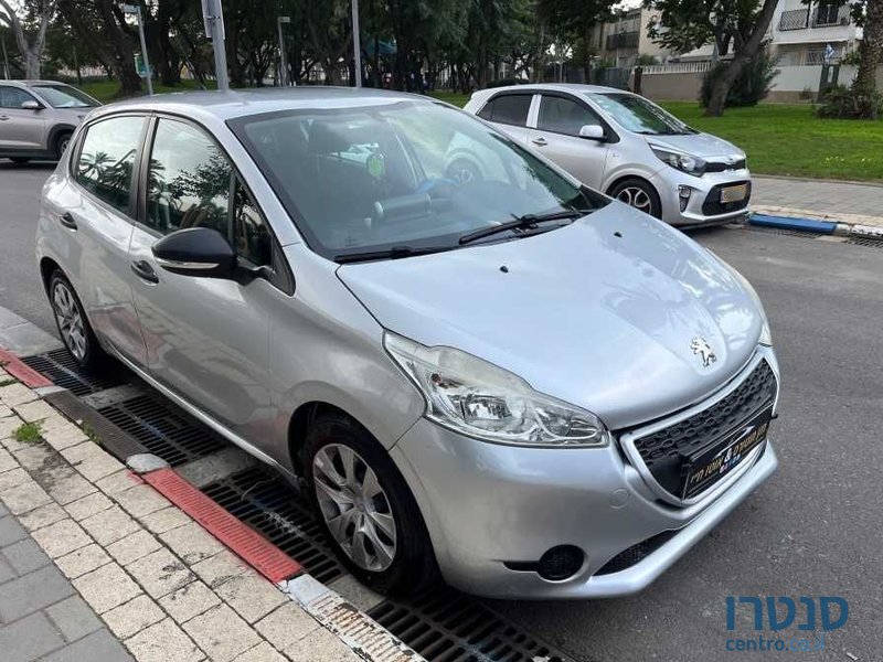 2013' Peugeot 208 פיג'ו photo #2