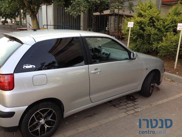 2001' SEAT Ibiza photo #2