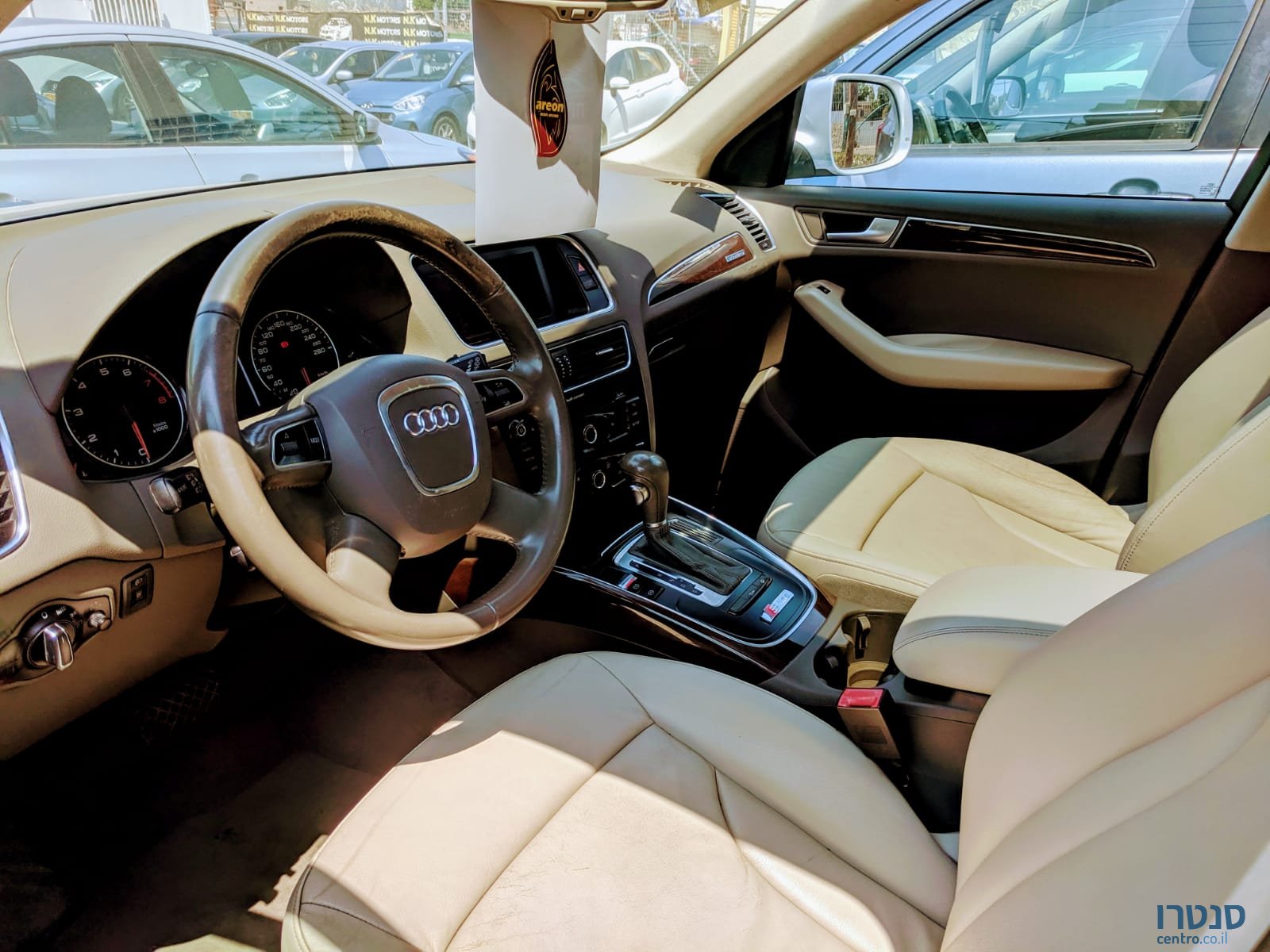 2011' Audi Q5 photo #5