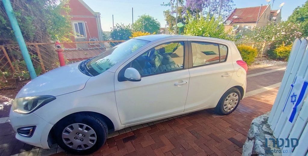 2014' Hyundai i20 יונדאי photo #3
