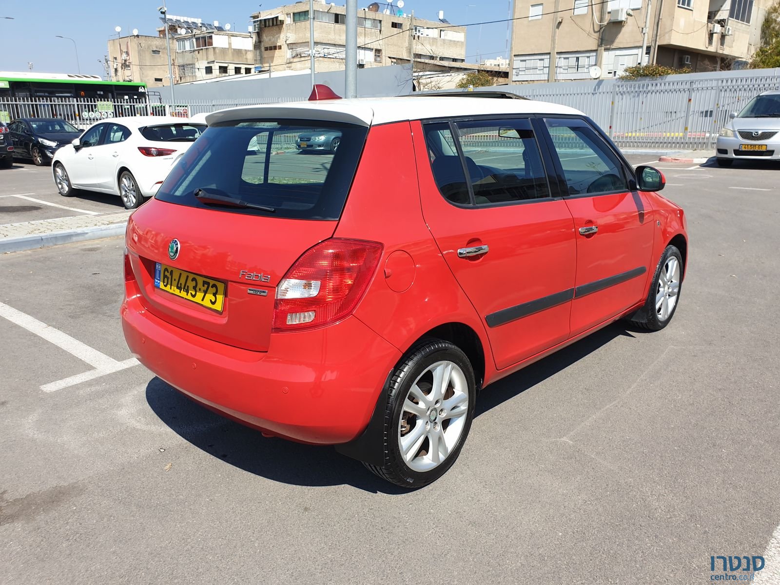 2011' Skoda Fabia photo #4