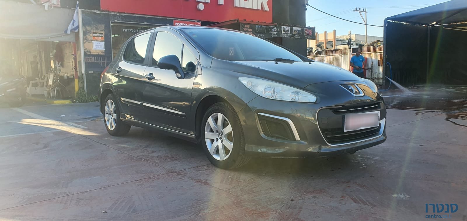 2012' Peugeot 308 photo #7