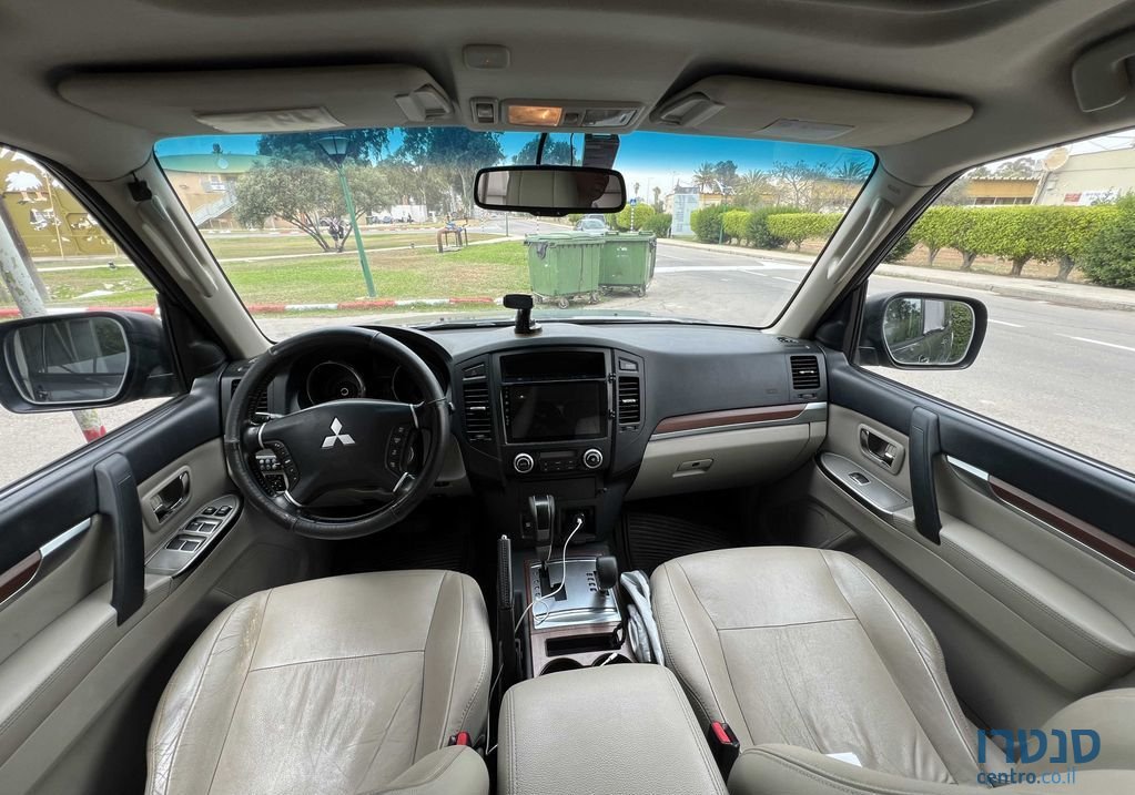 2012' Mitsubishi Pajero מיצובישי פג'רו photo #3