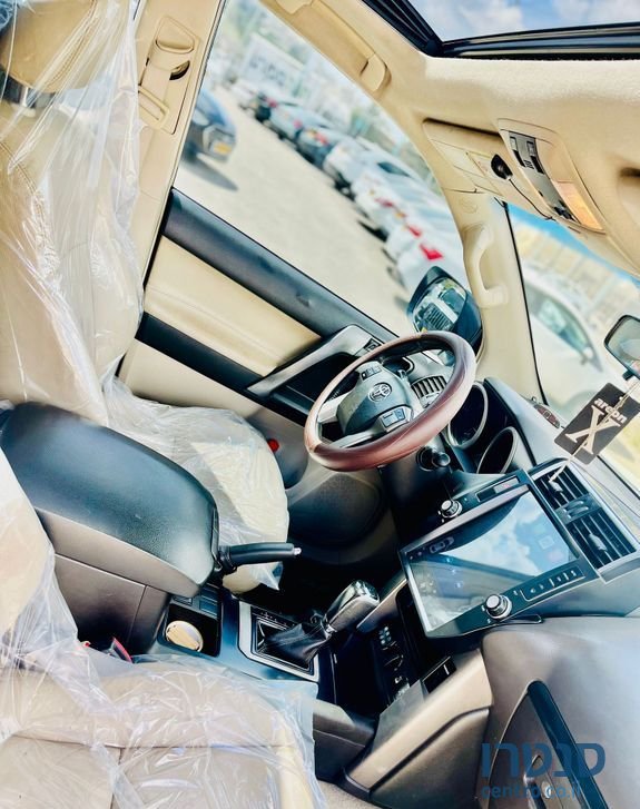 2010' Toyota Land Cruiser טויוטה לנד קרוזר photo #5