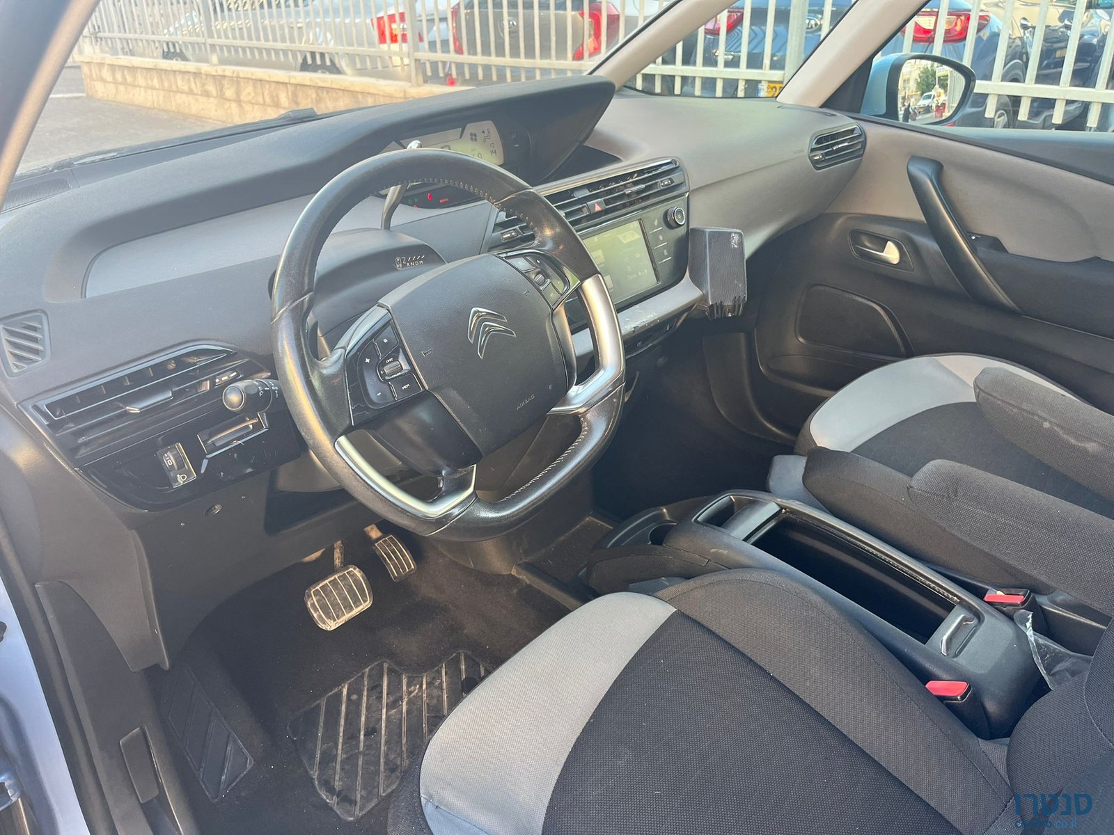 2017' Citroen C4 Picasso photo #4