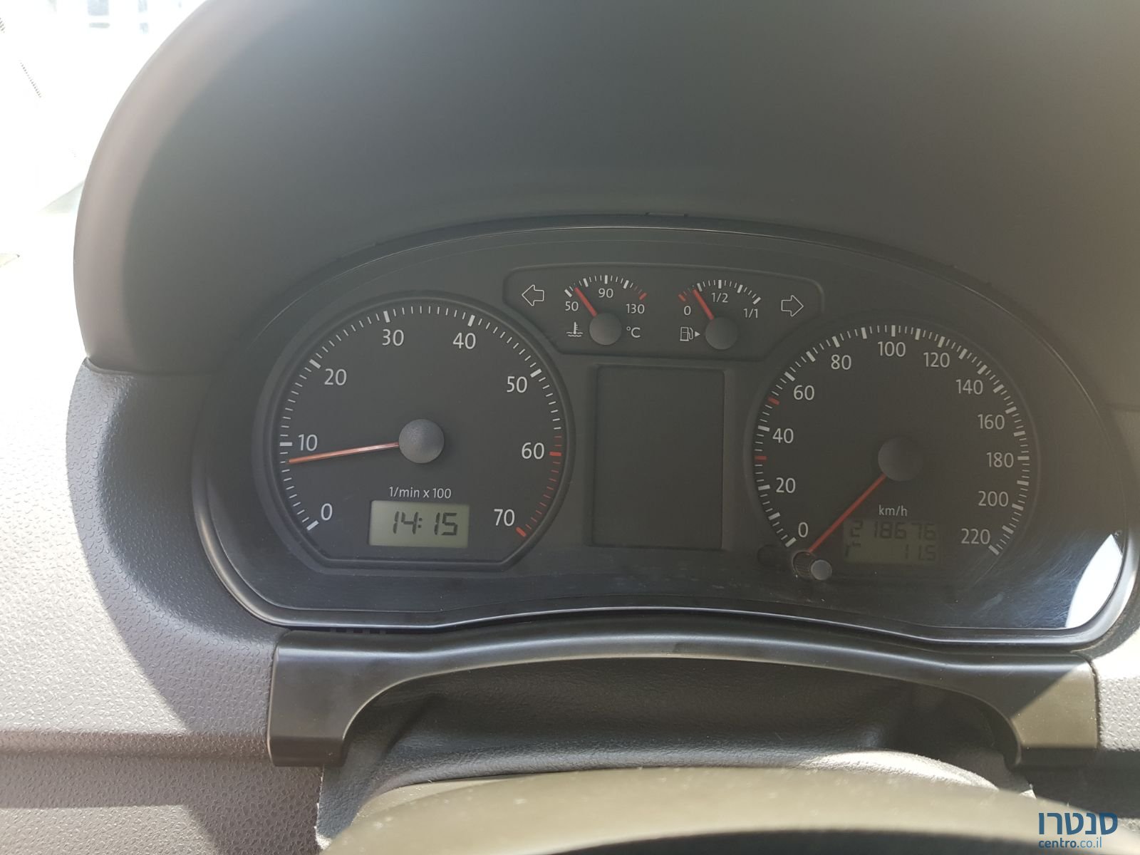 2008' Volkswagen Polo photo #5