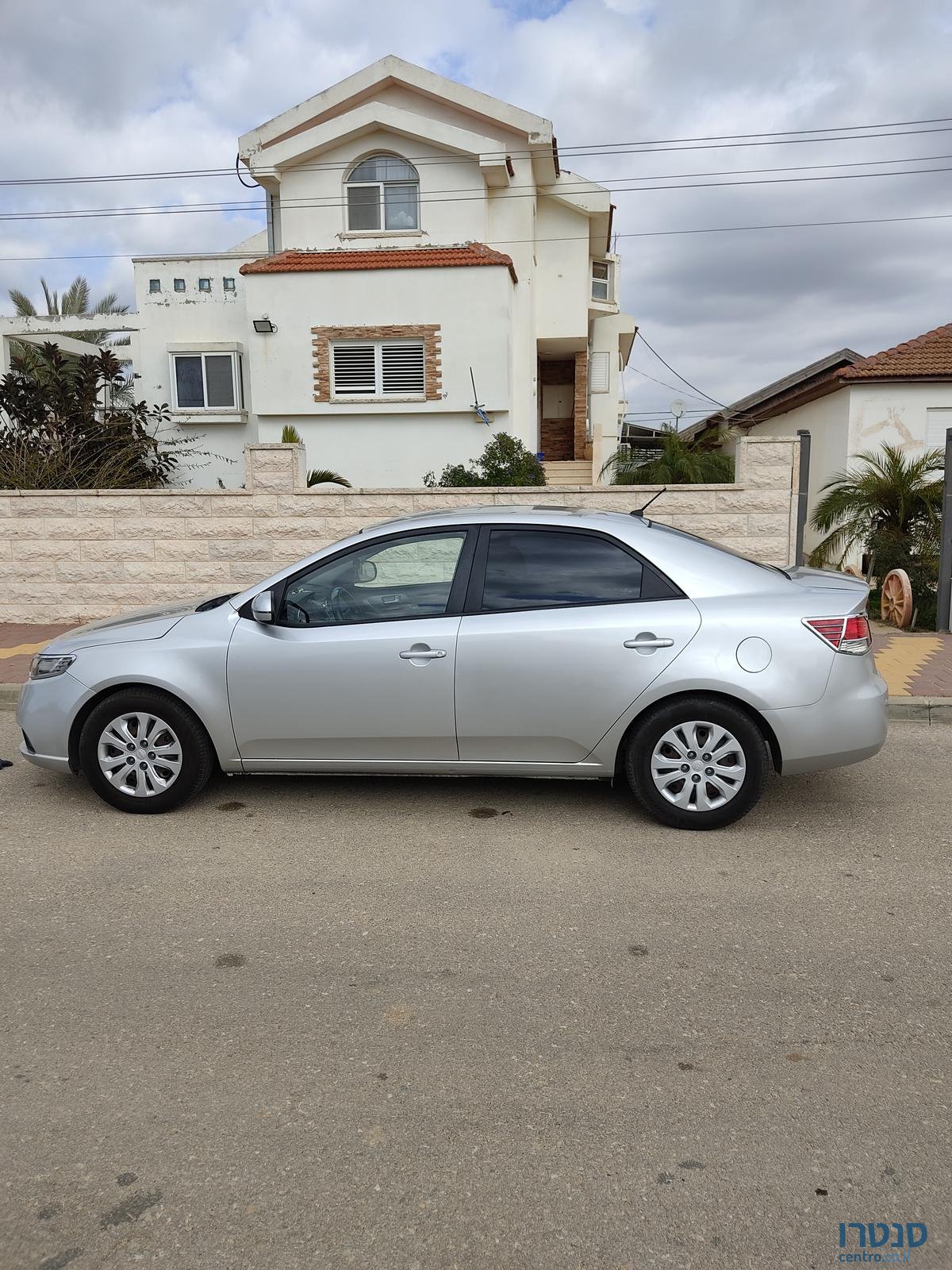 2011' Kia Forte photo #2