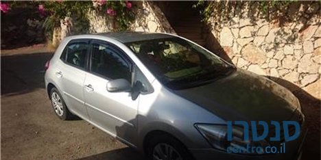 2010' Toyota Auris photo #1