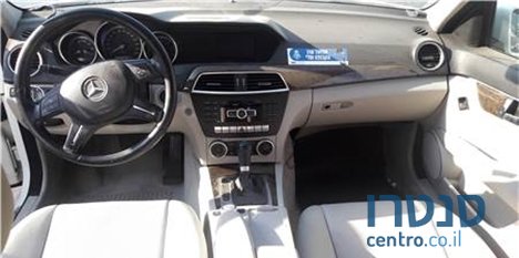 2011' Mercedes-Benz C-Class 200 ‏ קלאסיק photo #3