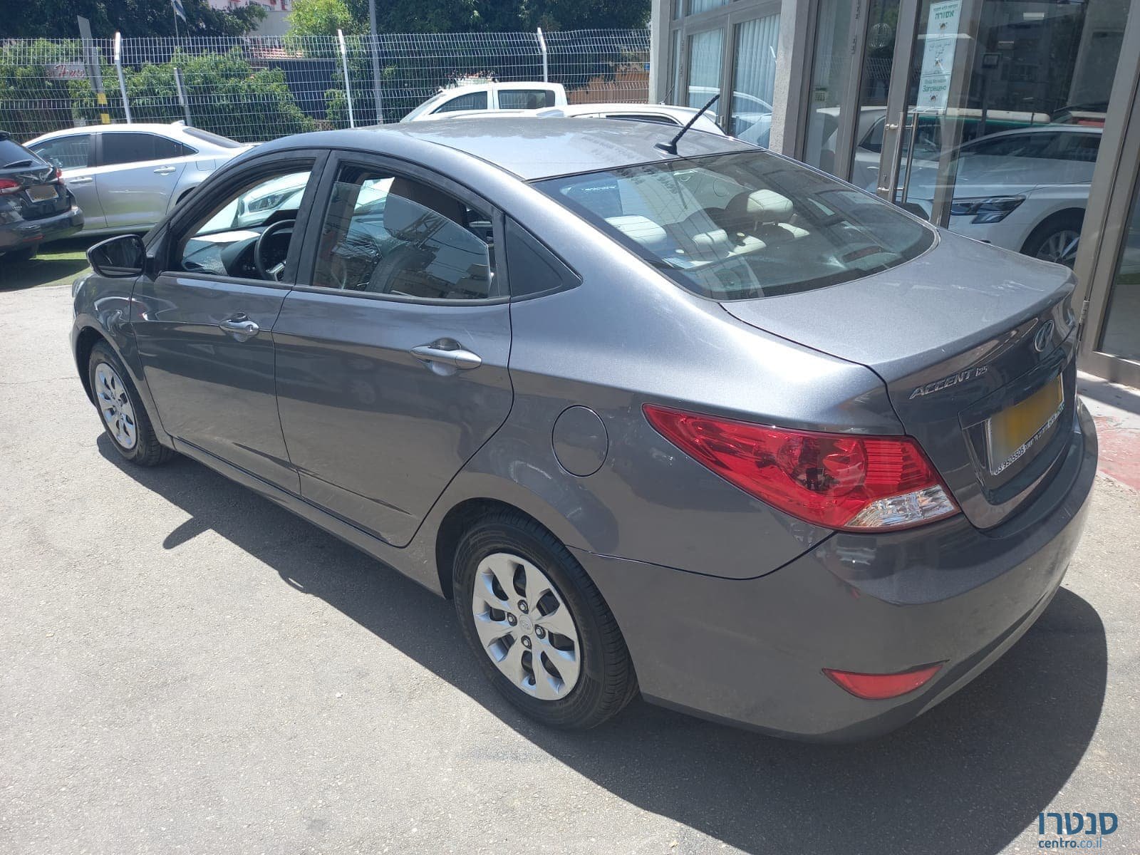 2017' Hyundai i25 photo #3