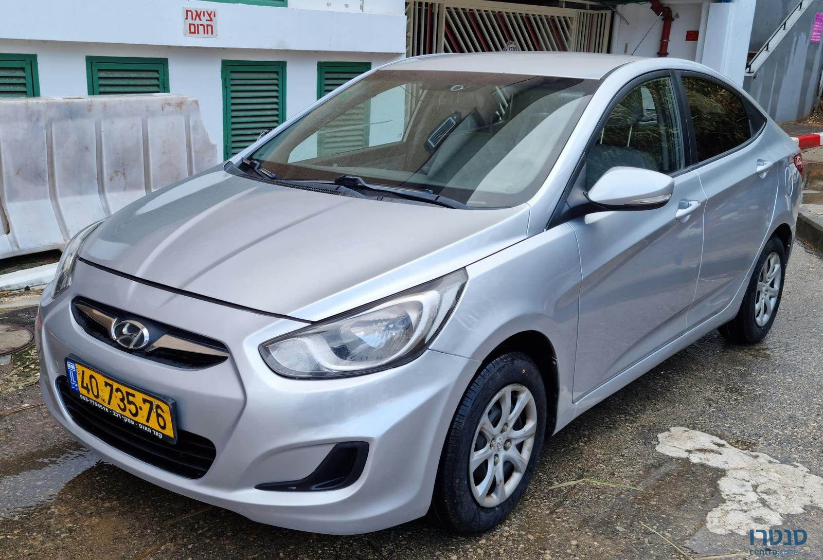 2011' Hyundai i25 photo #1