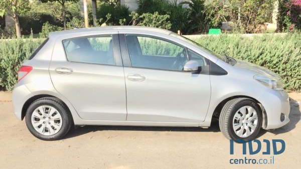 2012' Toyota Yaris photo #1