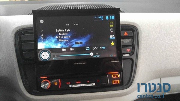 2014' Volkswagen Up photo #5